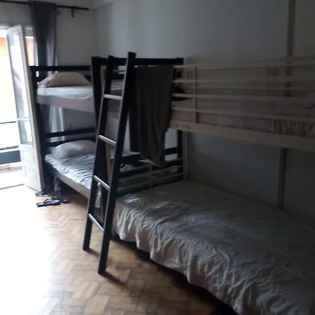 Caledonian Backpackers Again ホステル *